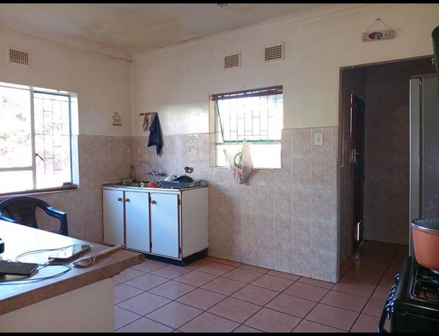 3 BEDROOM HOUSE FOR SALE IN VANDERBIJLPARK CE 2..